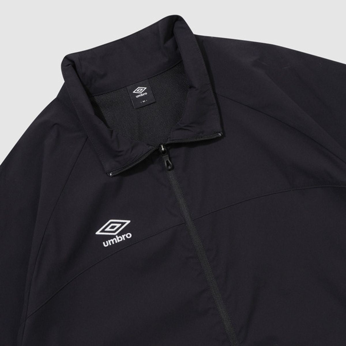 엄브로(UMBRO) 액티브 올라운드 스트레치 스탠넥 바람막이 웜업 자켓 블랙(UQ321SJK91)