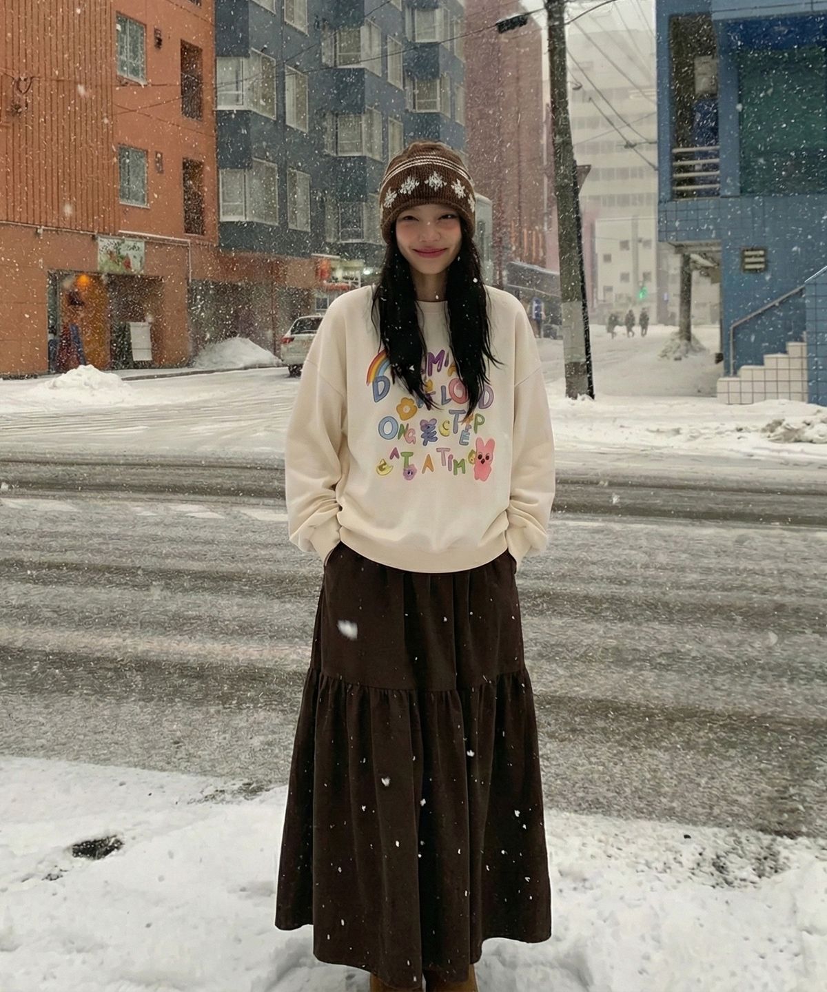 모즈모즈(MOZMOZ) 드리밍아웃 그래픽 오버핏 맨투맨 크림