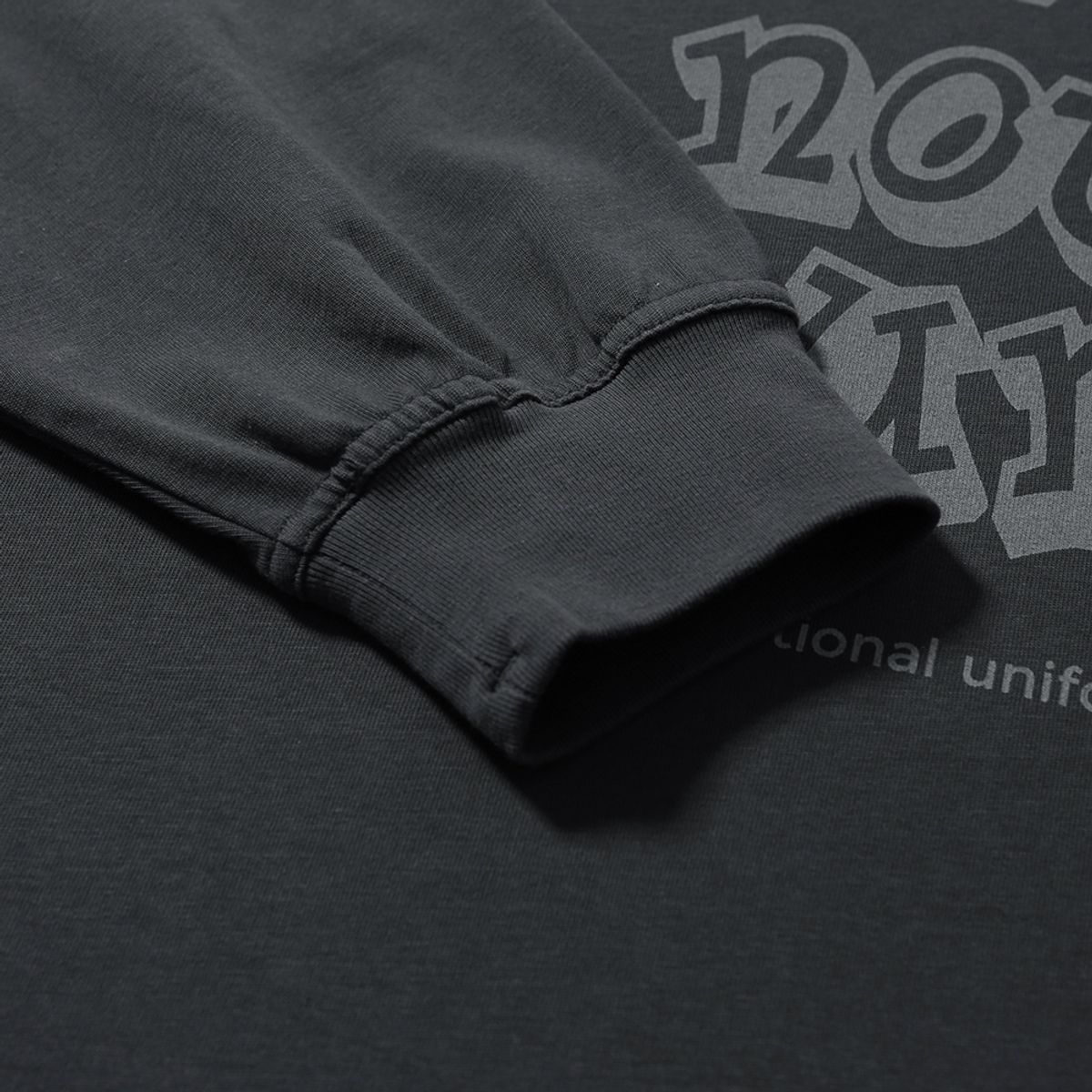모이프(MOIF) [AW25] 404 GNF(F) L/S TEE / CHARCOAL