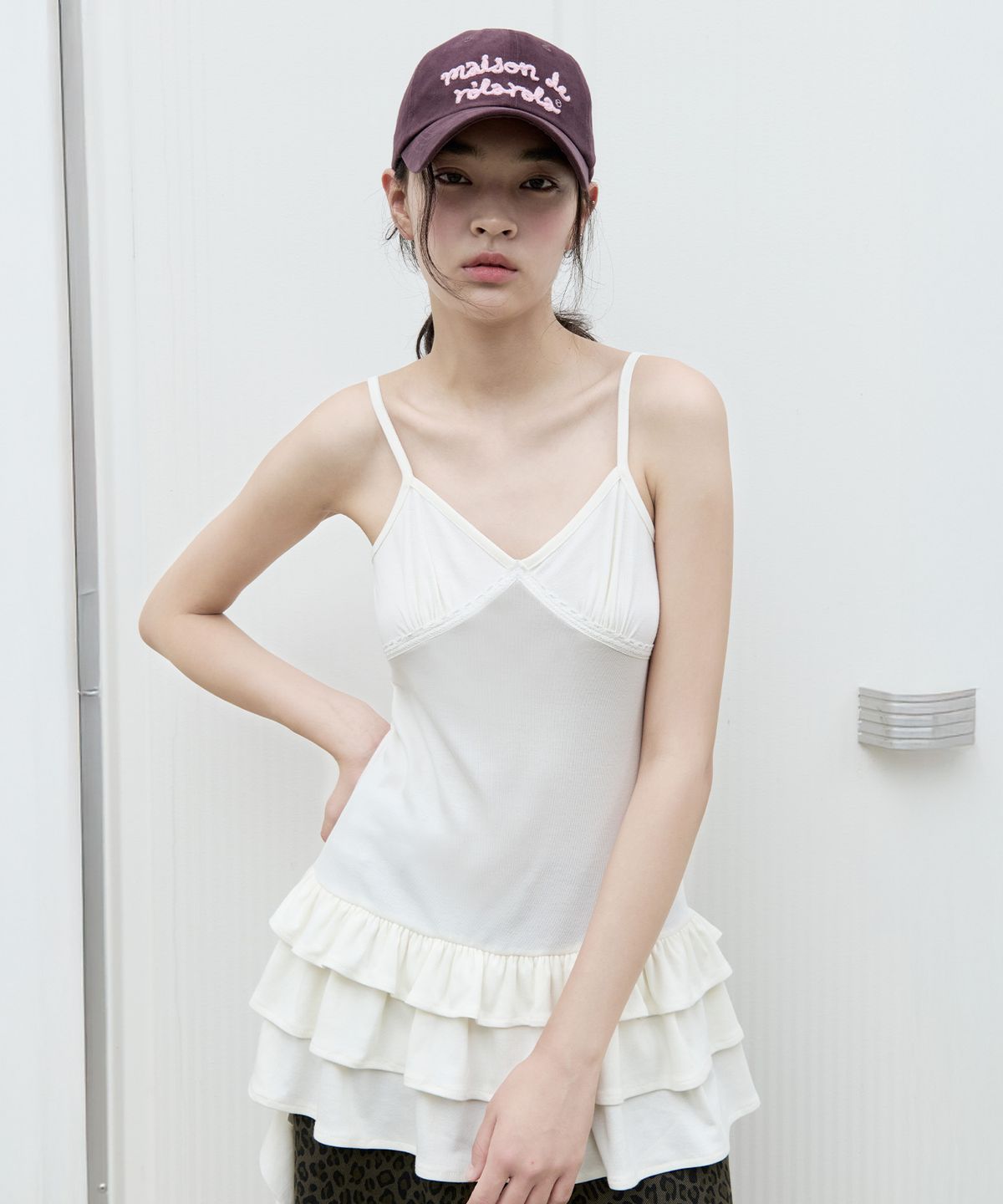 로라로라(ROLAROLA) RUFFLE SLEEVELESS T-SHIRT WHITE