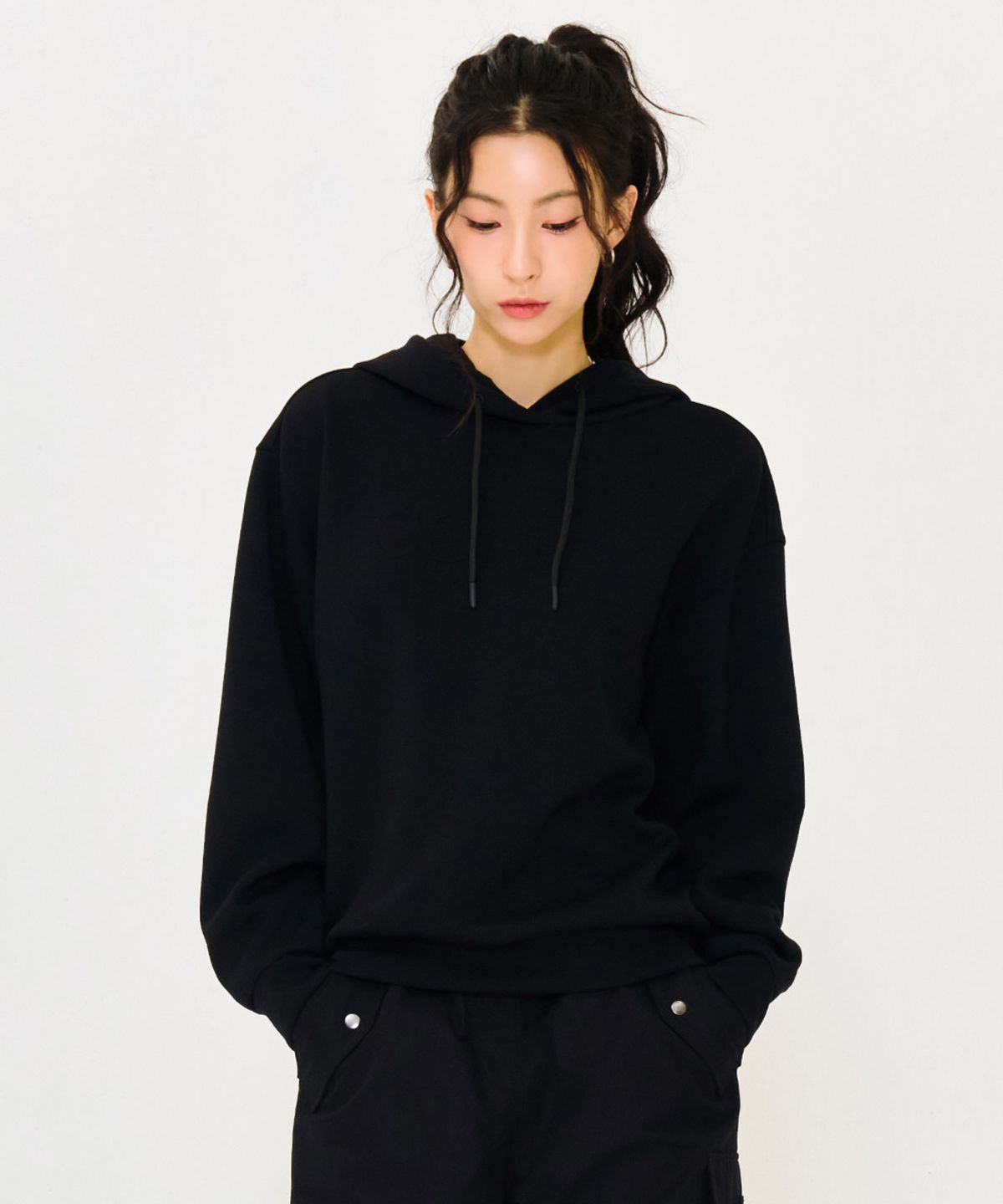 체이스컬트(CHASECULT) 여성 엠보프린트 후드 티셔츠-블랙
