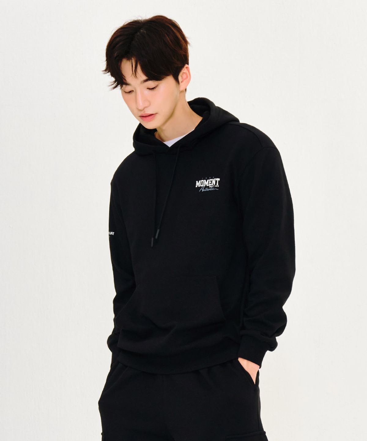 체이스컬트(CHASECULT) 공용 에센셜 그래픽 후드 티셔츠-블랙