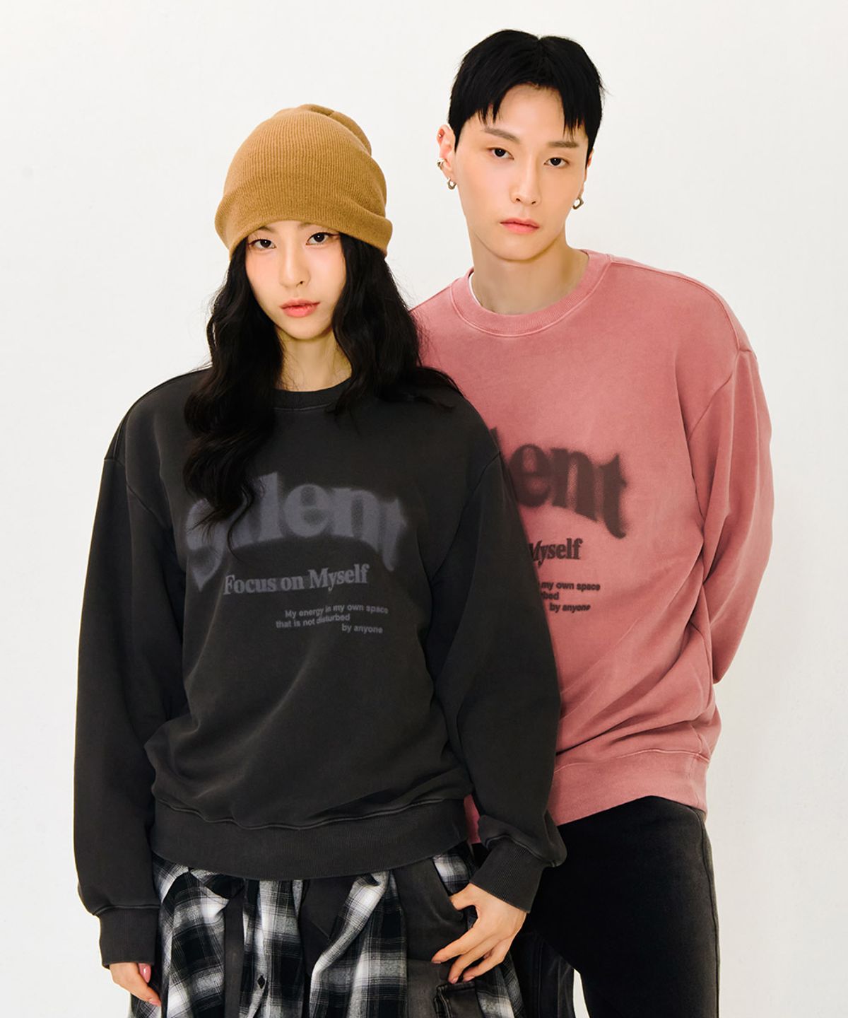 체이스컬트(CHASECULT) 공용 피그먼트 레터링 맨투맨 티셔츠-차콜