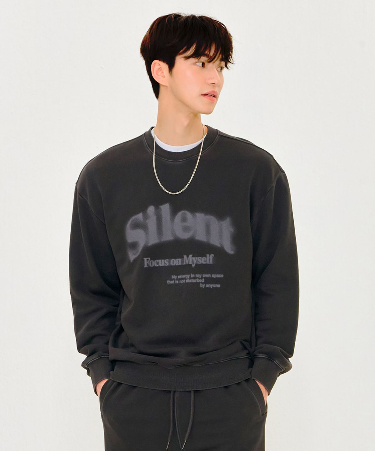 체이스컬트(CHASECULT) 공용 피그먼트 레터링 맨투맨 티셔츠-차콜