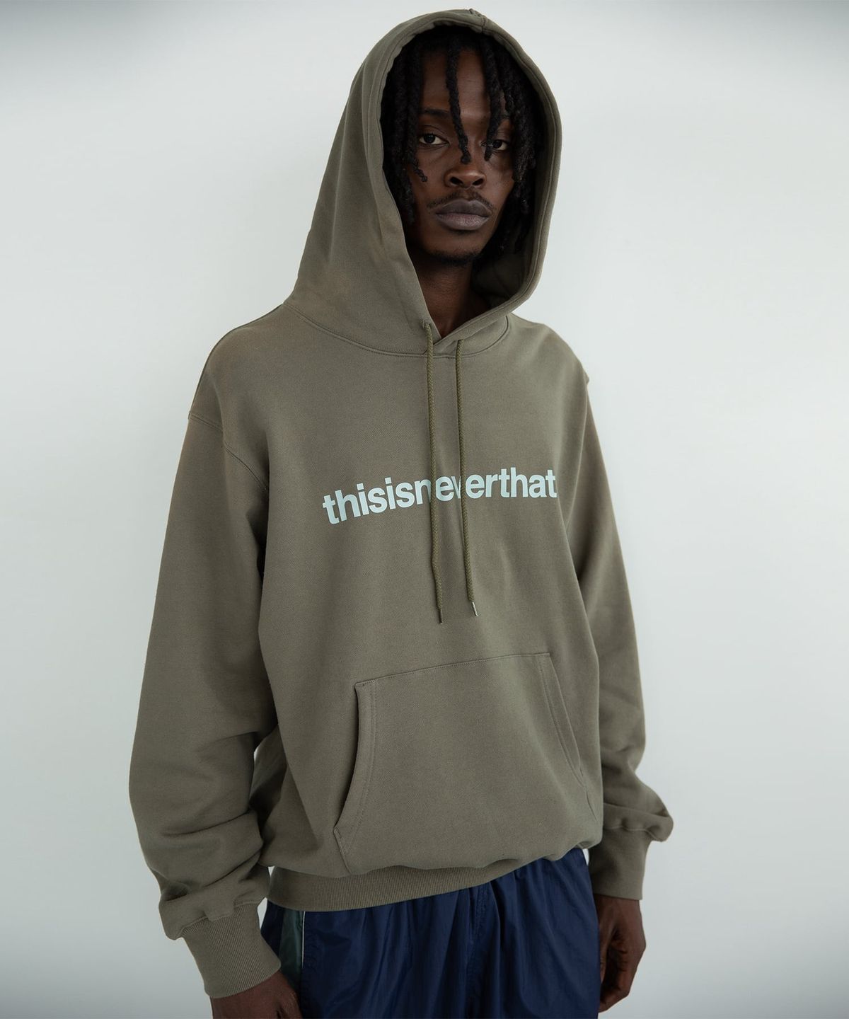 디스이즈네버댓(THISISNEVERTHAT) T-Logo LT Hoodie Olive