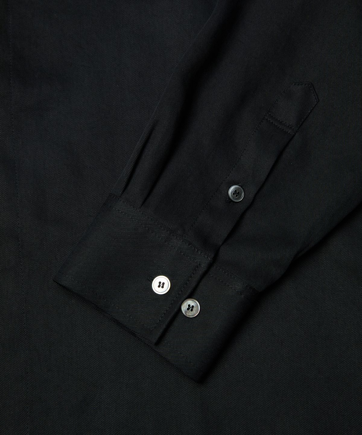 엠엠아이씨(MMIC) YVES SHIRT (BLACK)