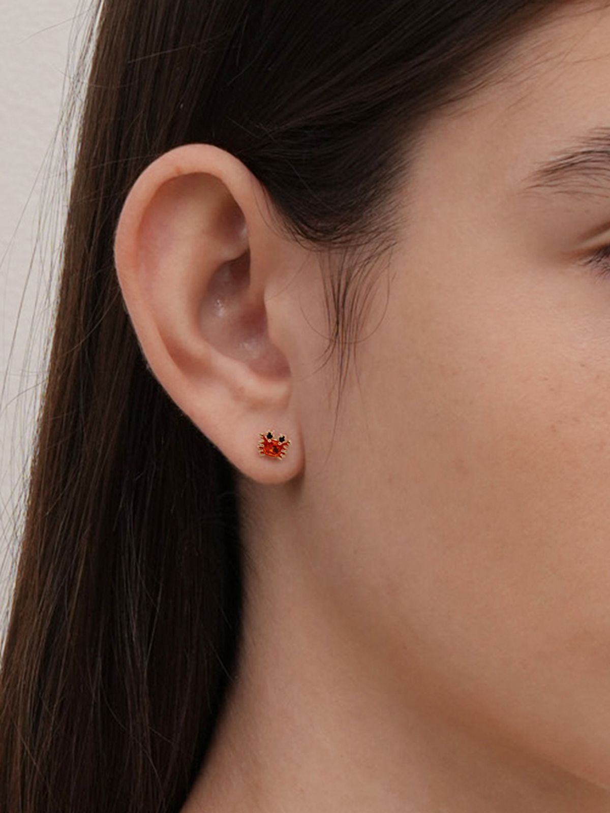 미니멀피어싱(MINIMALPIERCING) 14K 18K 사파이어 씨 크랩 피어싱 귀걸이