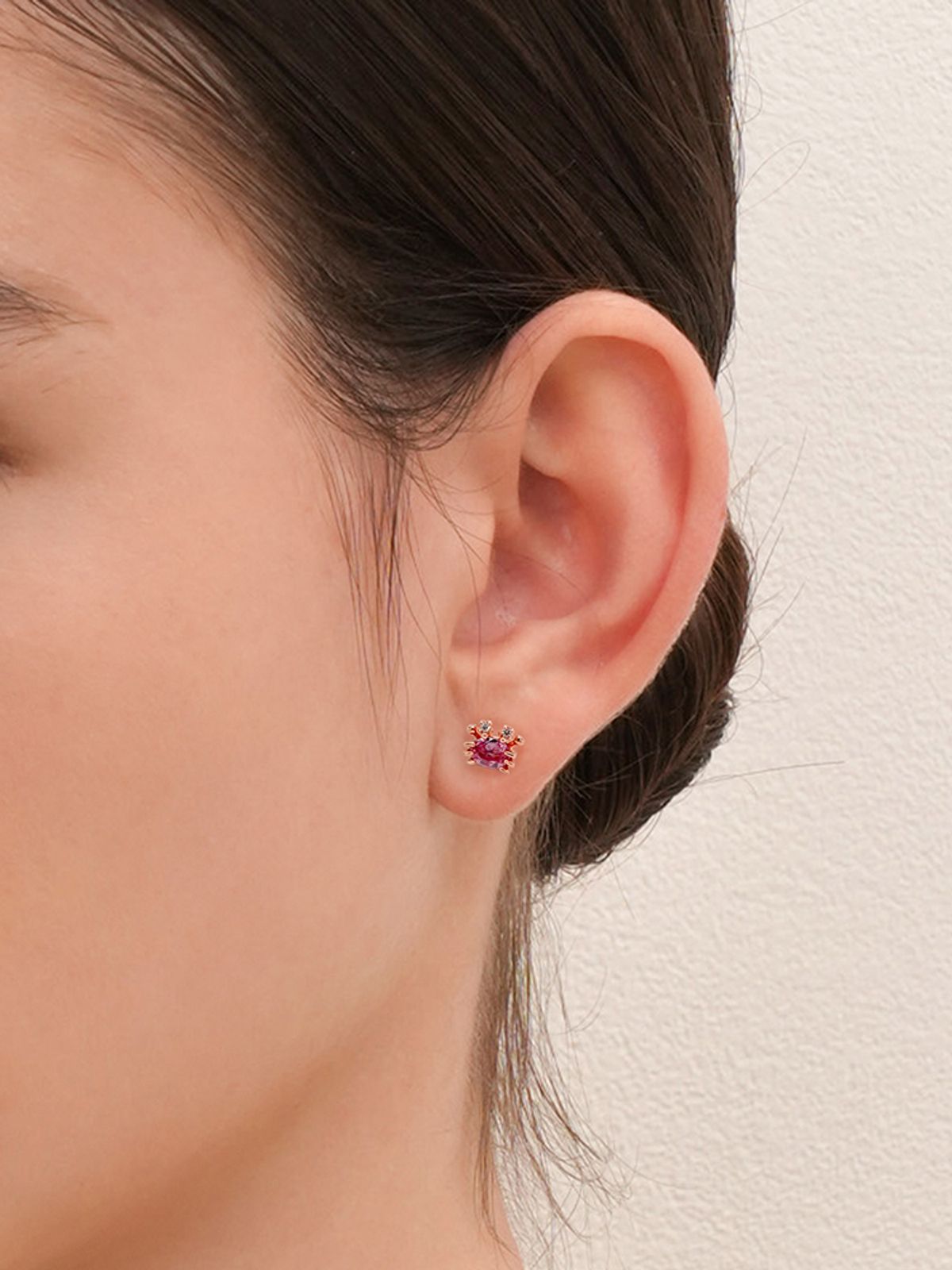 미니멀피어싱(MINIMALPIERCING) 14K 18K 사파이어 씨 크랩 피어싱 귀걸이