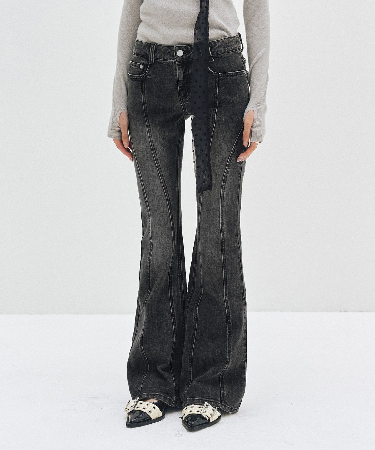 데케트 우먼(DECET WOMEN) Curved Slim Low Rise Flared Jeans DCWPT011BLACK