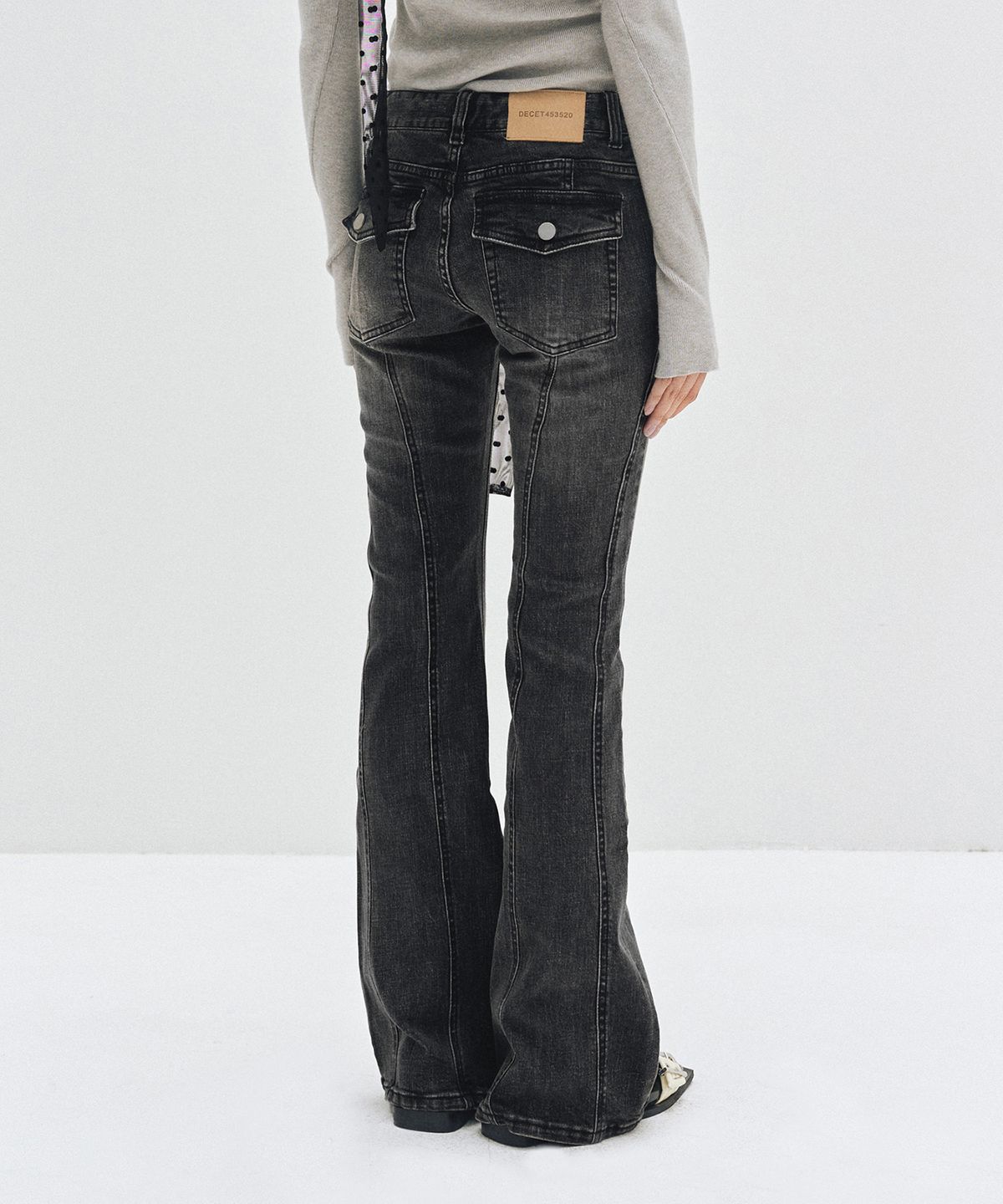 데케트 우먼(DECET WOMEN) Curved Slim Low Rise Flared Jeans DCWPT011BLACK