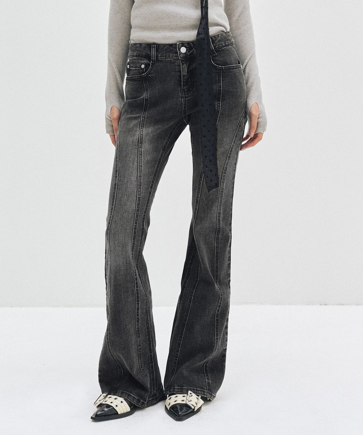 데케트 우먼(DECET WOMEN) Curved Slim Low Rise Flared Jeans DCWPT011BLACK