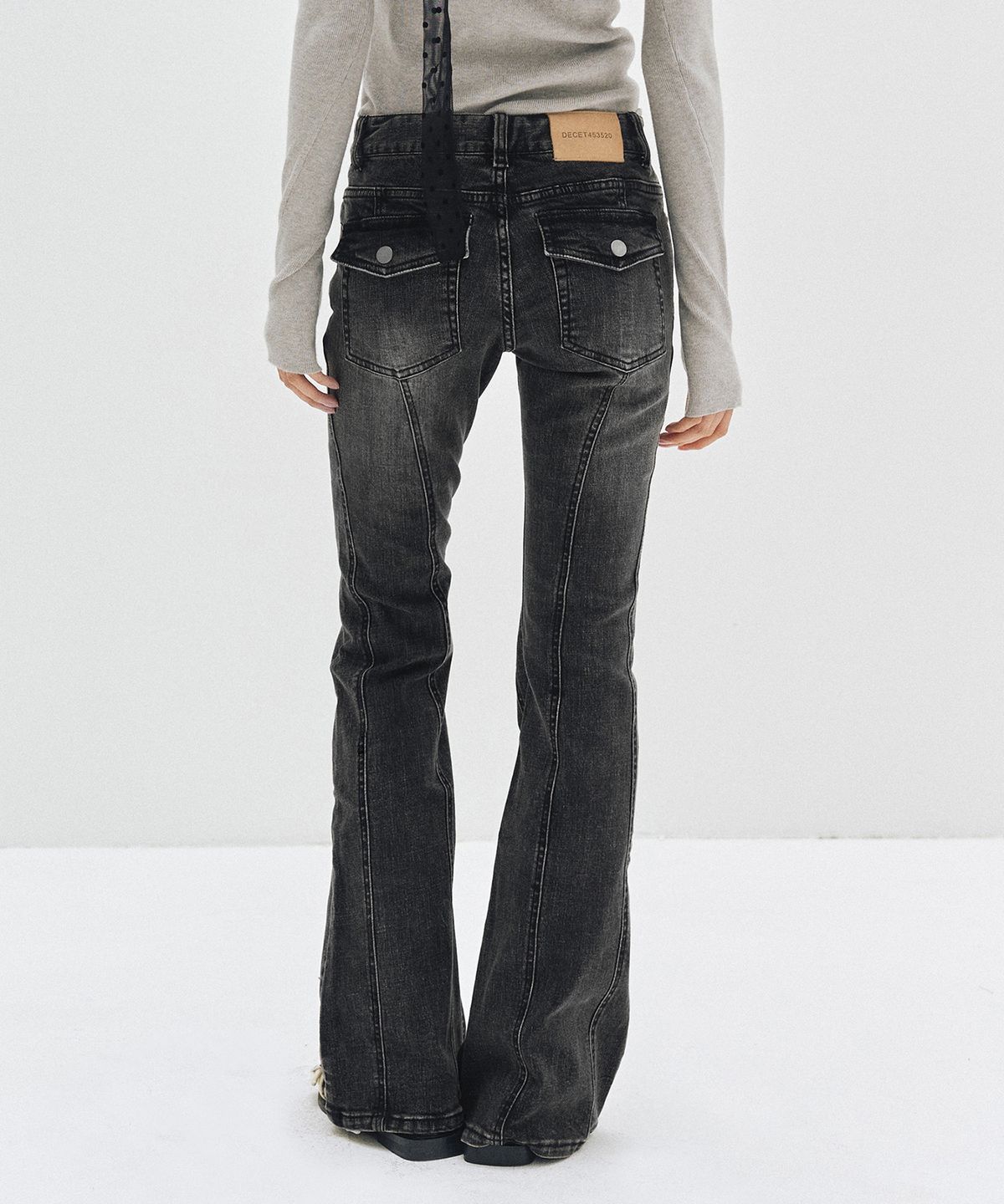 데케트 우먼(DECET WOMEN) Curved Slim Low Rise Flared Jeans DCWPT011BLACK