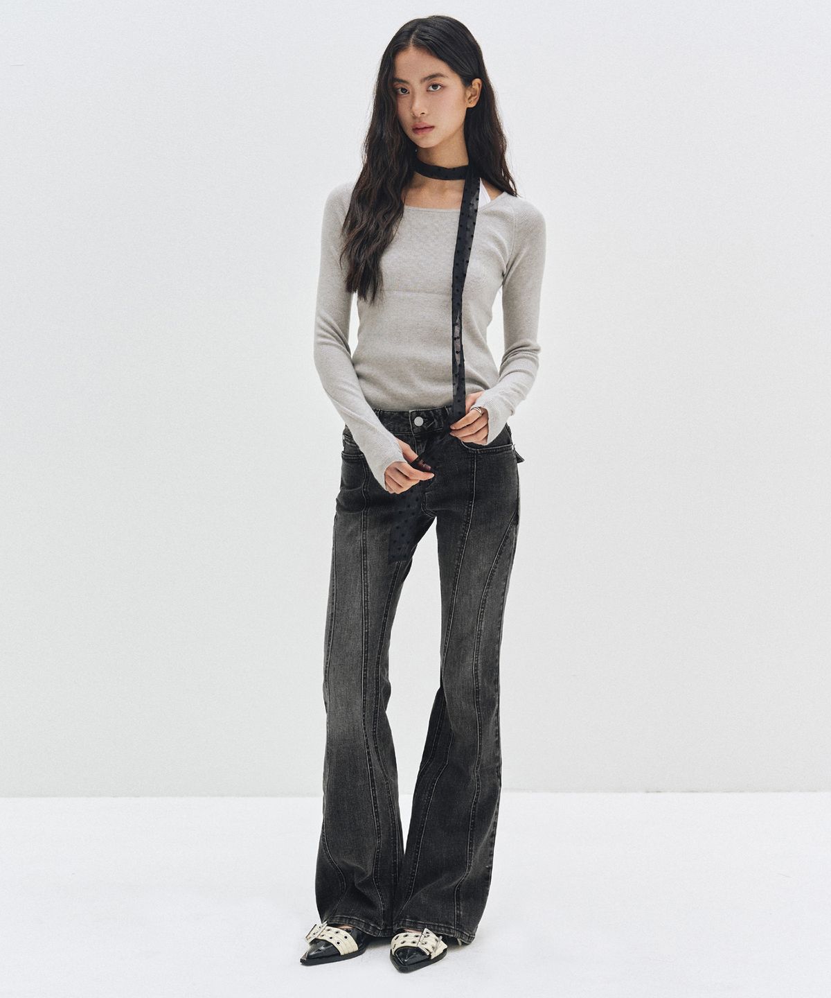 데케트 우먼(DECET WOMEN) Curved Slim Low Rise Flared Jeans DCWPT011BLACK