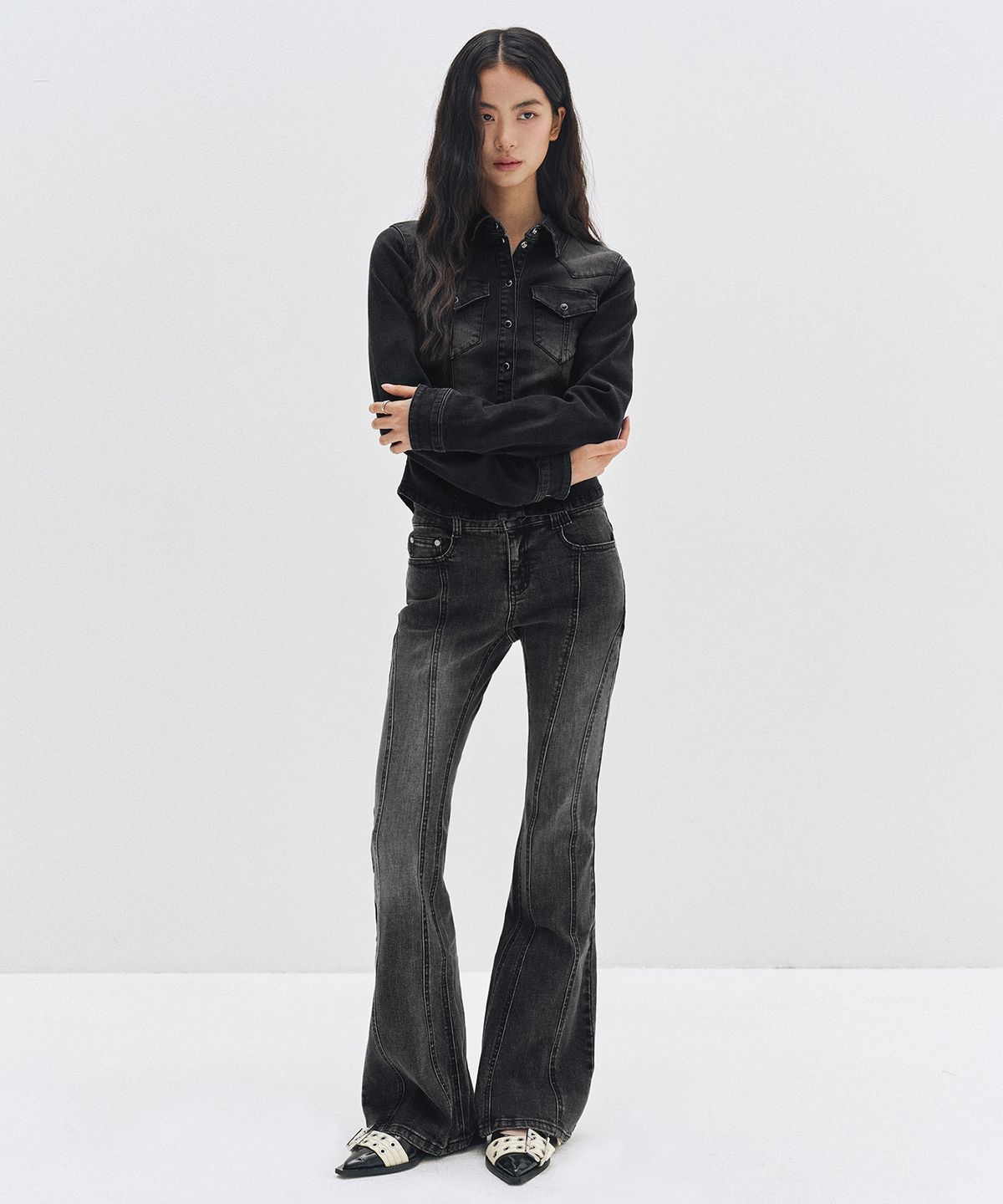 데케트 우먼(DECET WOMEN) Curved Slim Low Rise Flared Jeans DCWPT011BLACK