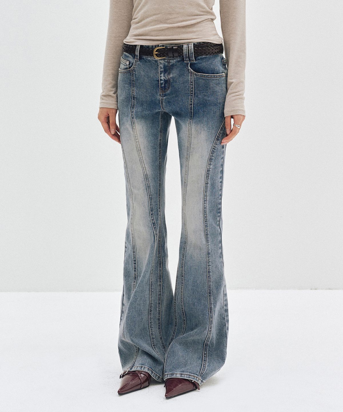 데케트 우먼(DECET WOMEN) Curved Slim Low Rise Flared Jeans DCWPT011BLUE