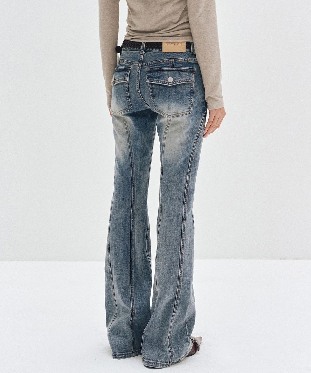 데케트 우먼(DECET WOMEN) Curved Slim Low Rise Flared Jeans DCWPT011BLUE