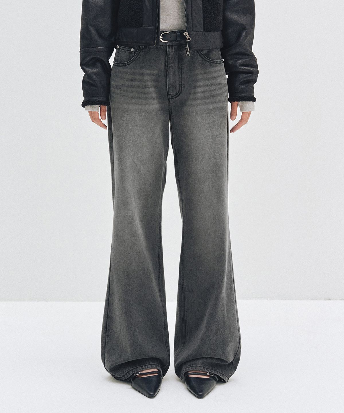 데케트 우먼(DECET WOMEN) Signature Semi Flared Jeans DCWPT002GRAY
