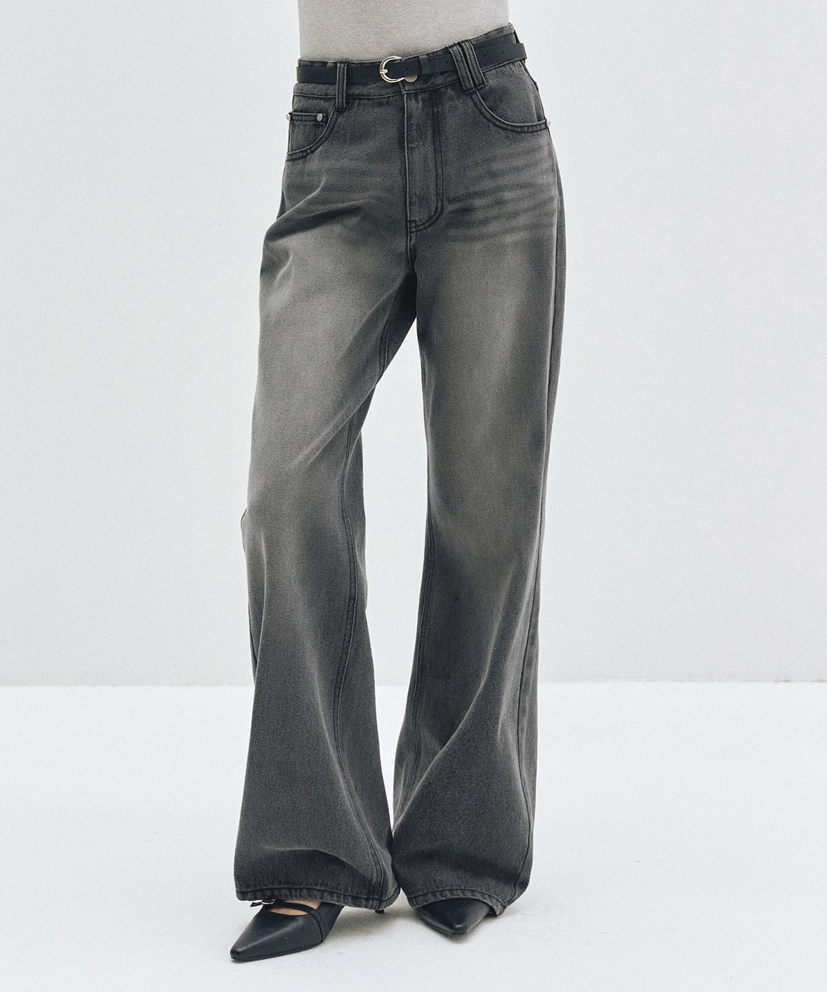 데케트 우먼(DECET WOMEN) Signature Semi Flared Jeans DCWPT002GRAY