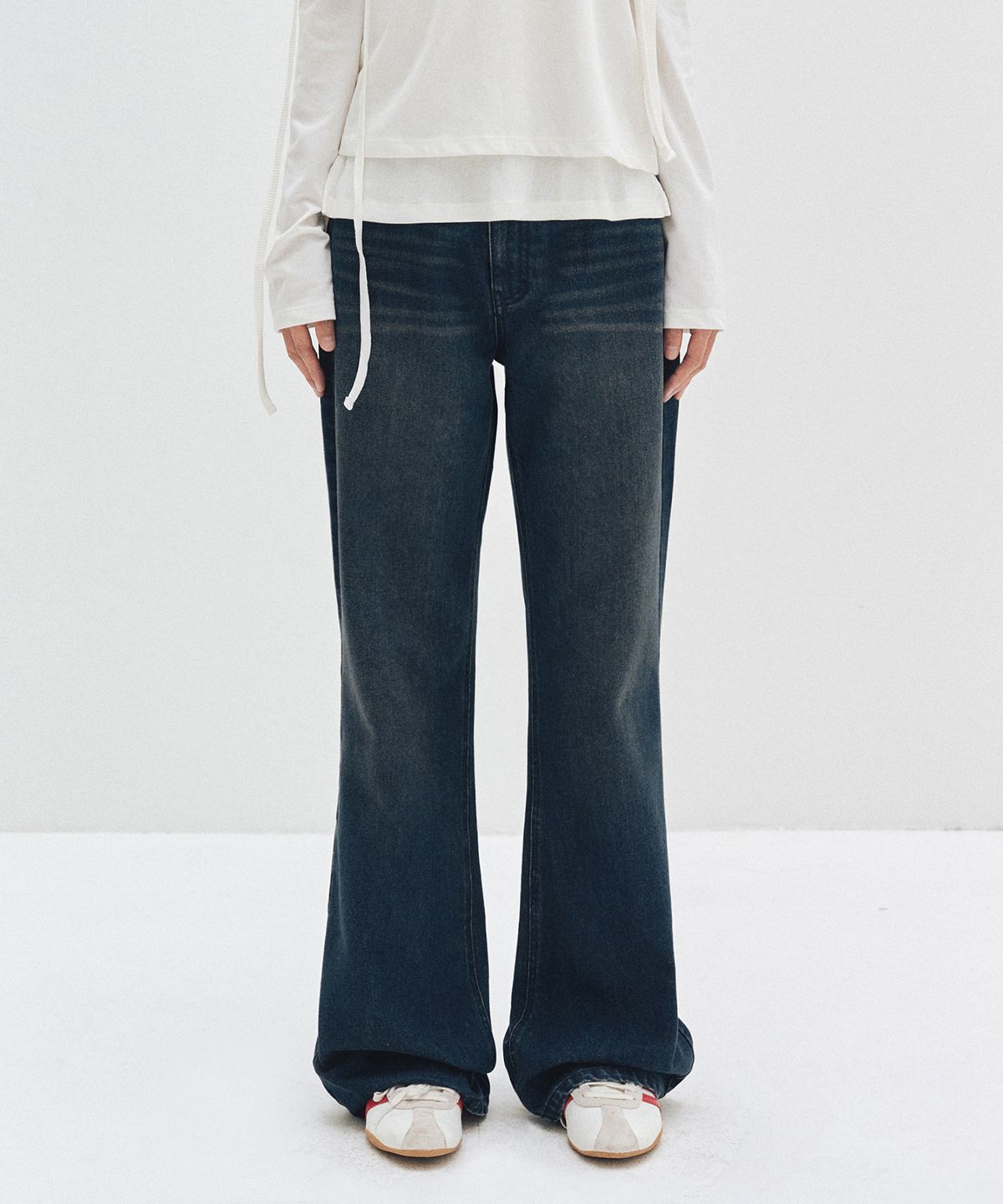 데케트 우먼(DECET WOMEN) Signature Semi Flared Jeans DCWPT002DBLUE