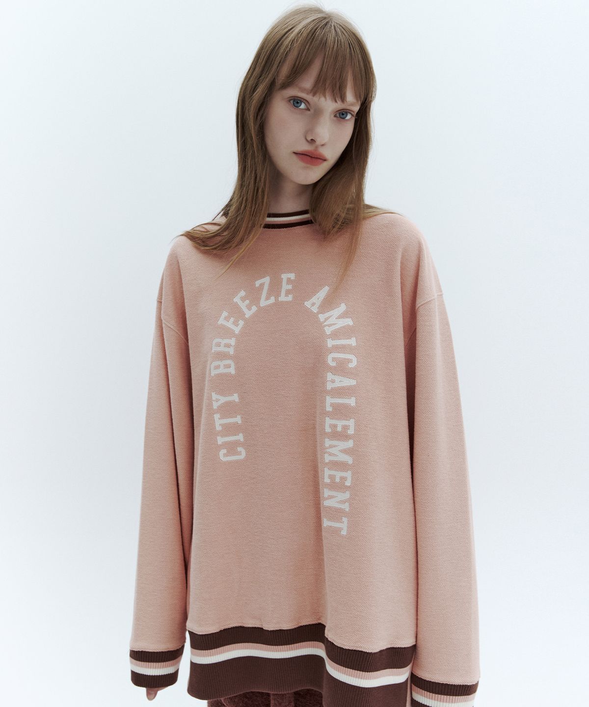 시티브리즈(CITYBREEZE) 아미칼 아플리케 스웨트 셔츠_CORAL