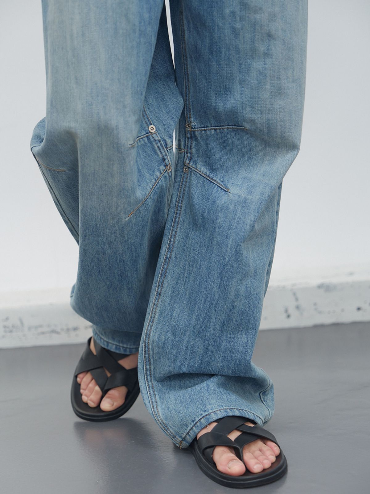 기준 맨(KIJUN MEN) Structured Studded Denim Washed