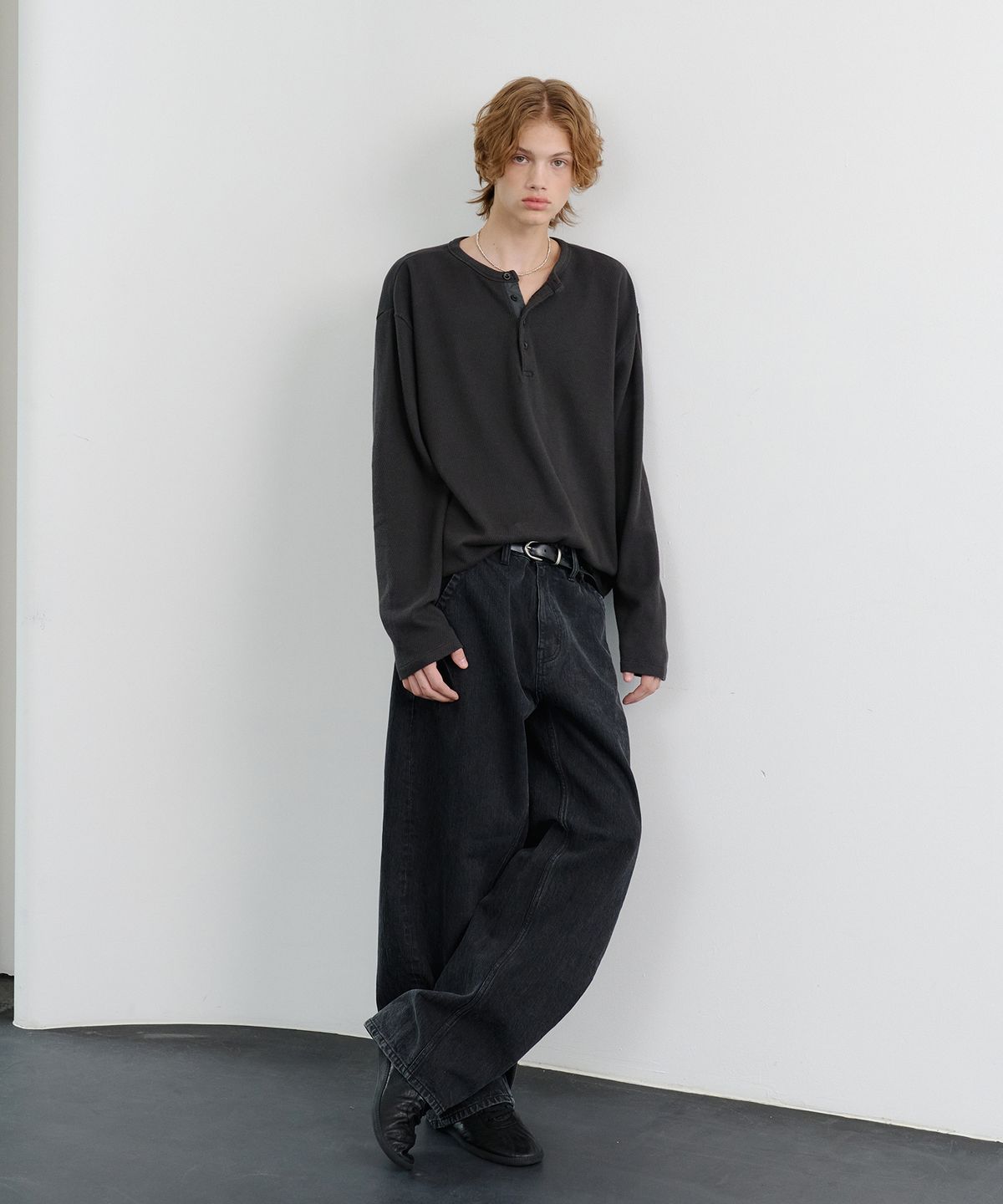 노운(NOUN) pique henley t-shirts (charcoal)