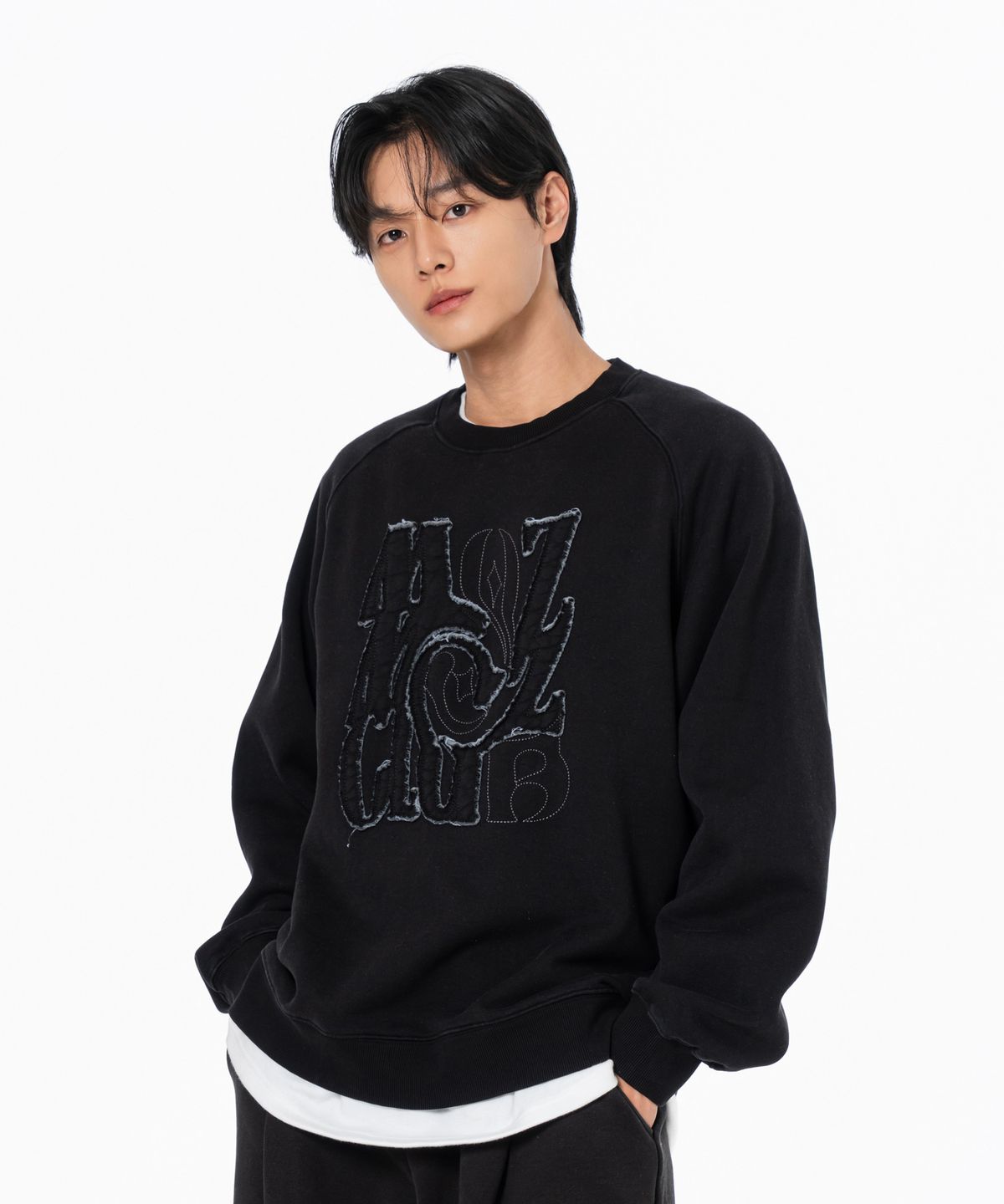 모즈모즈(MOZMOZ) 카오스패치 테리 기모 피그먼트 오버핏 맨투맨 블랙