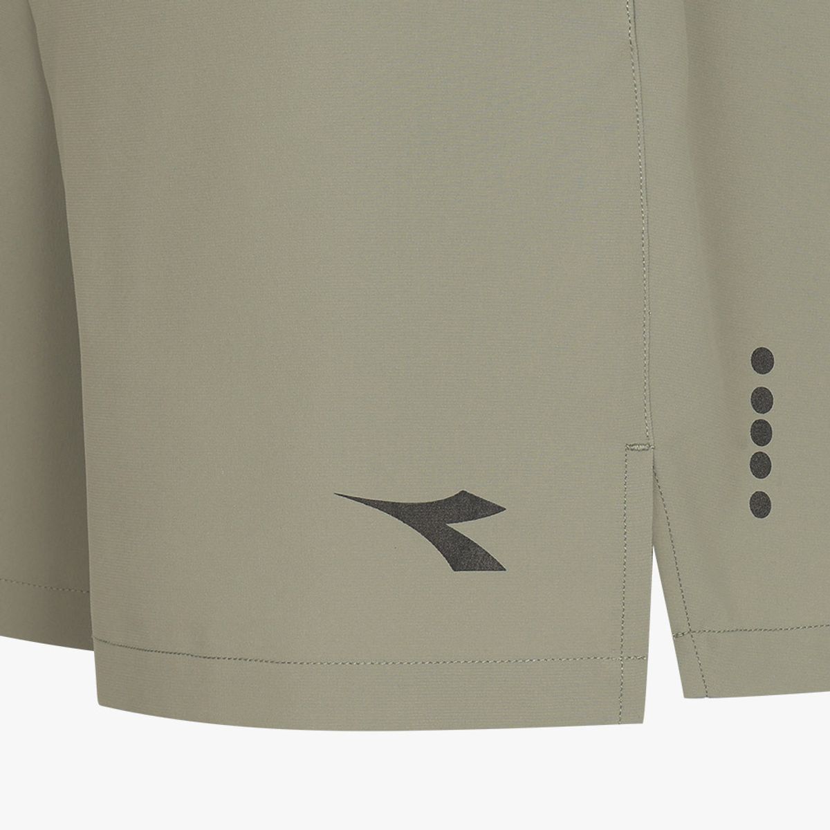 디아도라(diadora) 2IN1 5인치 러닝 쇼츠 KHAKI