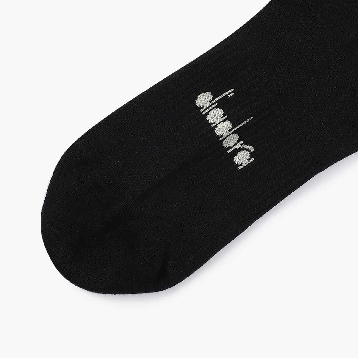 디아도라(diadora) 로고 자수 쿼터 삭스 BLACK
