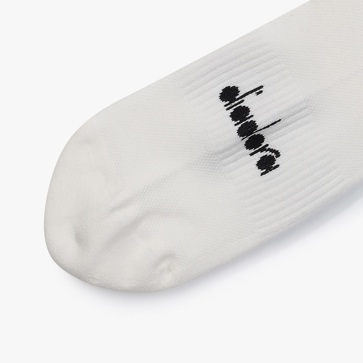 디아도라(diadora) 로고 자수 쿼터 삭스 WHITE