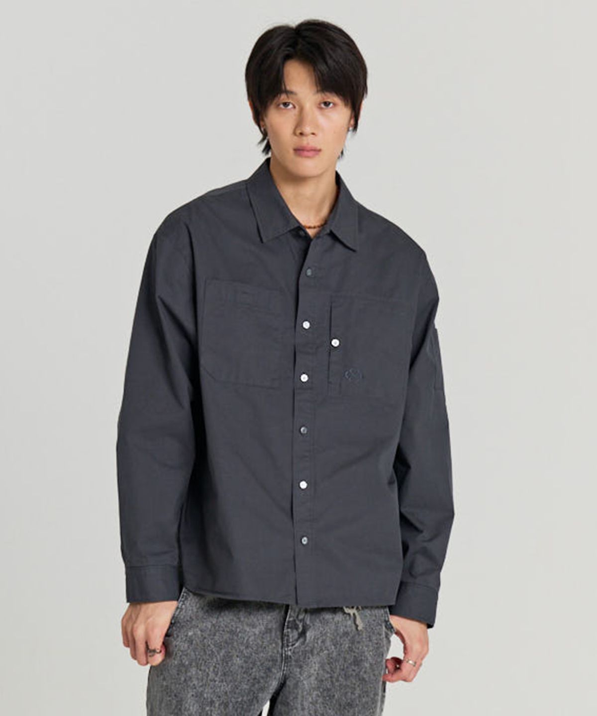 논타입(NONTYPE) OTHER SEMI CROP COMFY SHIRTS (CHARCOAL)