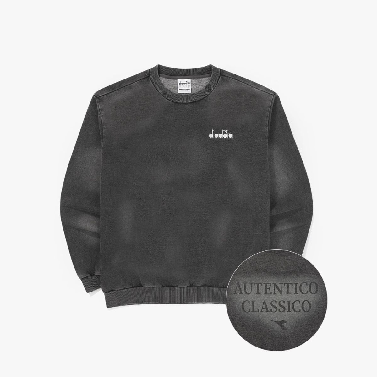 디아도라(diadora) 스프레이 워싱 데님 맨투맨 BLACK