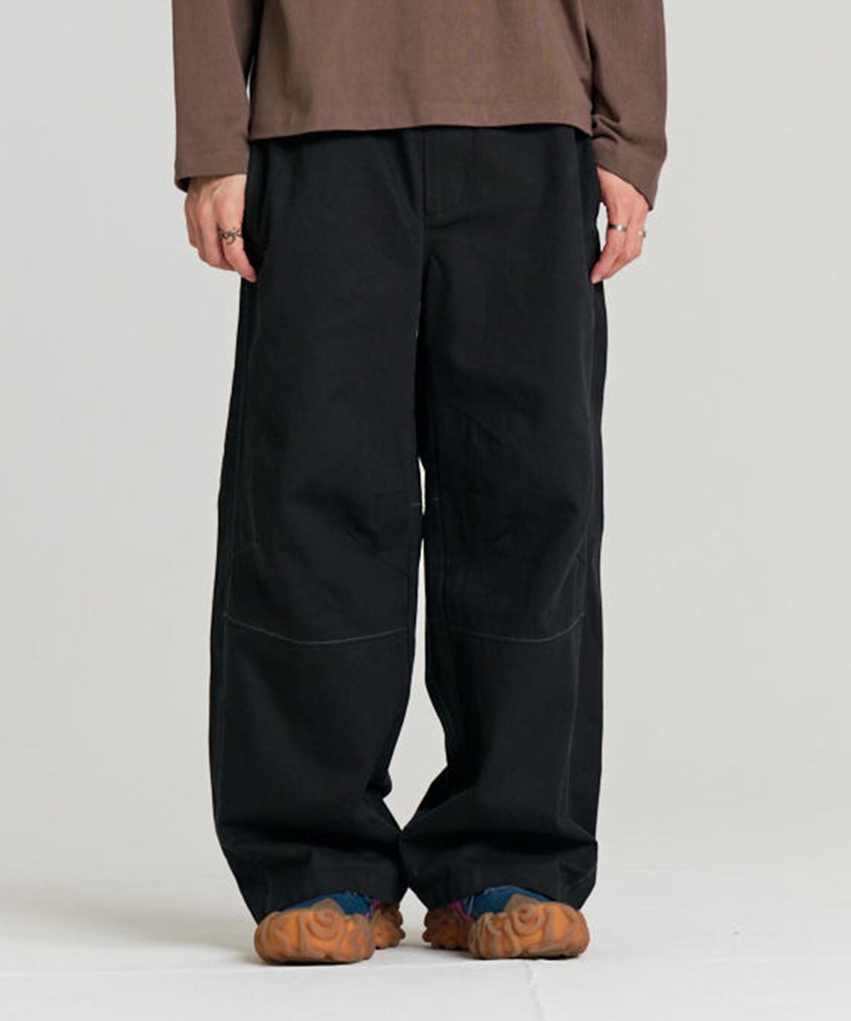 논타입(NONTYPE) STITCH BLOCK DART PANTS (BLACK)