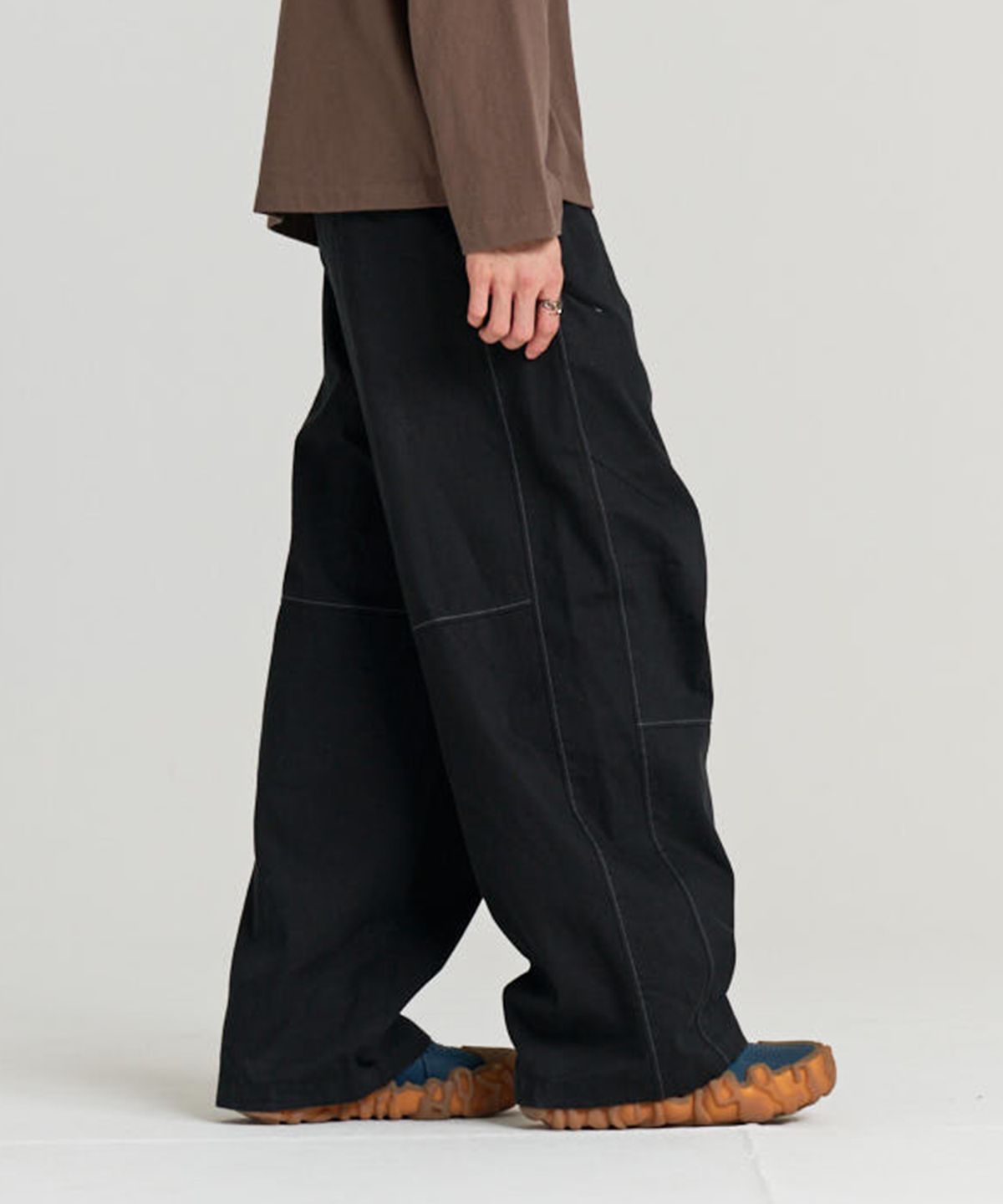 논타입(NONTYPE) STITCH BLOCK DART PANTS (BLACK)