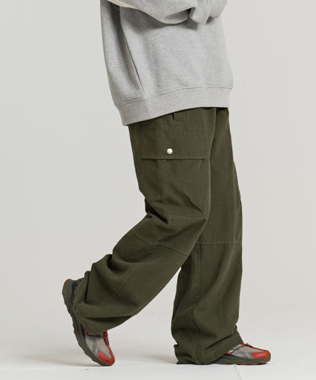 논타입(NONTYPE) LAYERED POLYGON CARGO PANTS (OLIVE GREEN)