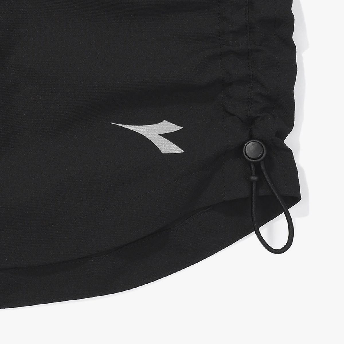 디아도라(diadora) 셔링 4.5인치 러닝 쇼츠 우먼 BLACK