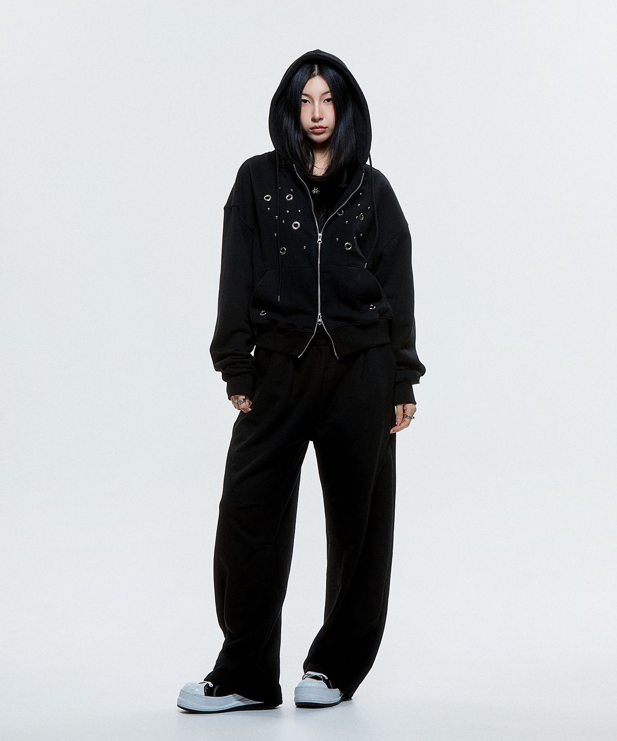 디오스피스(DAUSPICE) (DUC) Symbol Sweat Pants Black
