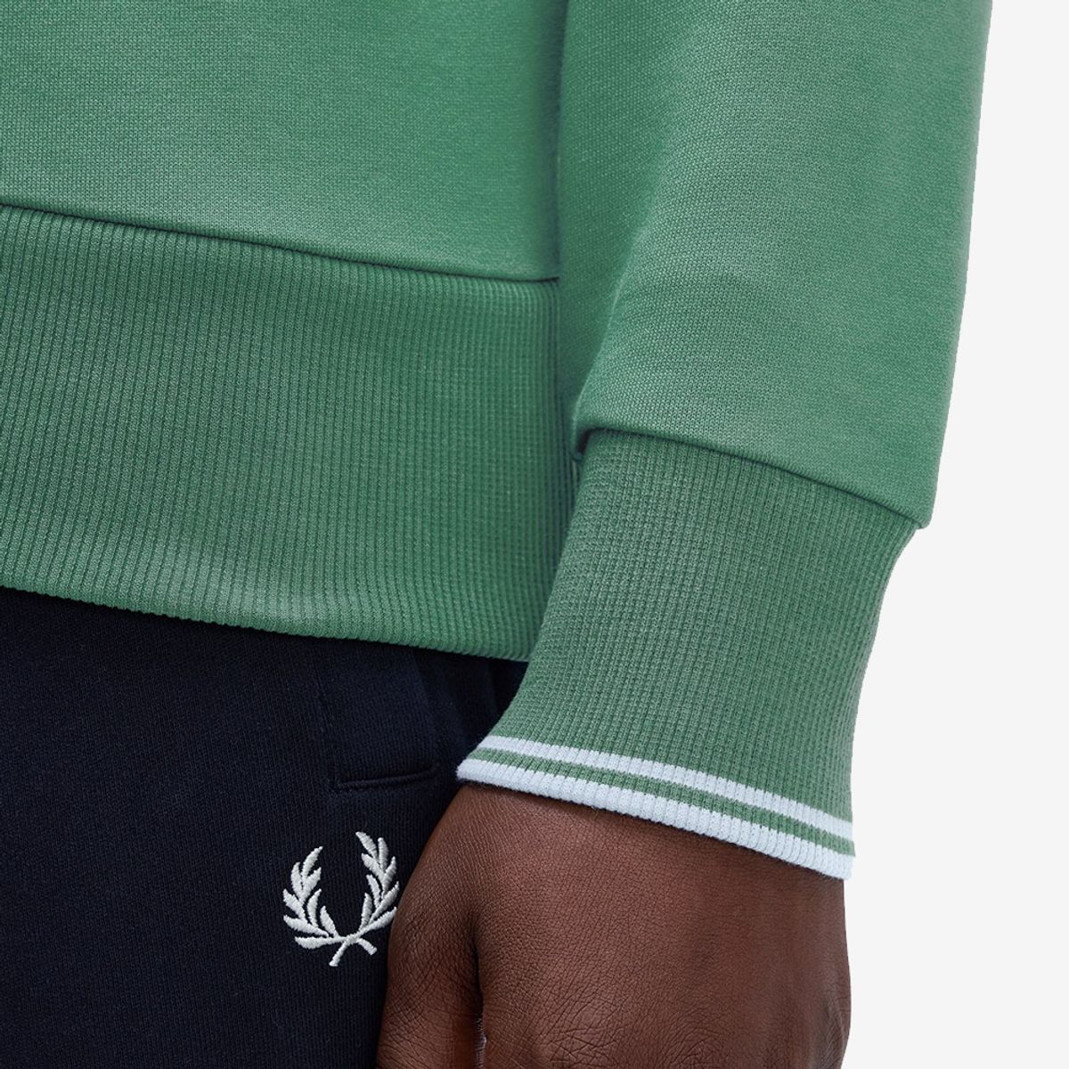 프레드페리(FRED PERRY) [Baseline] 크루넥 스웻셔츠 - 스포츠그린/트랙블루 AFPM2537535-Z59