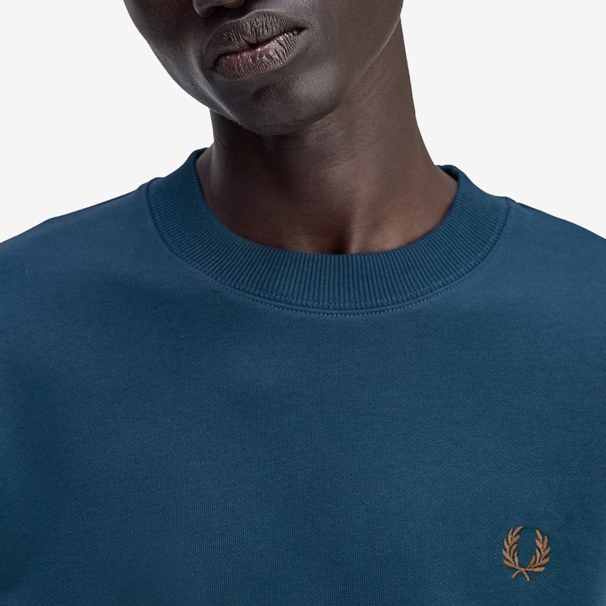 프레드페리(FRED PERRY) [Baseline] 크루넥 스웻셔츠 - 다크페트롤/쉐이디드 스톤 AFPM2537535-Z48