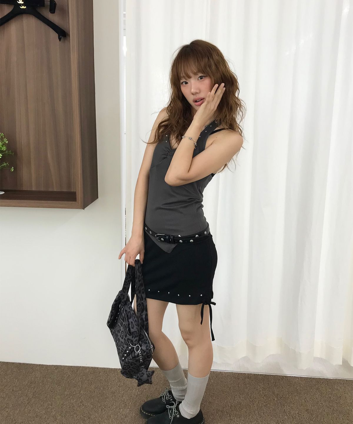 미쏘(MIXXO) 스터드 홀터넥 슬리브리스_MIWHNF918A