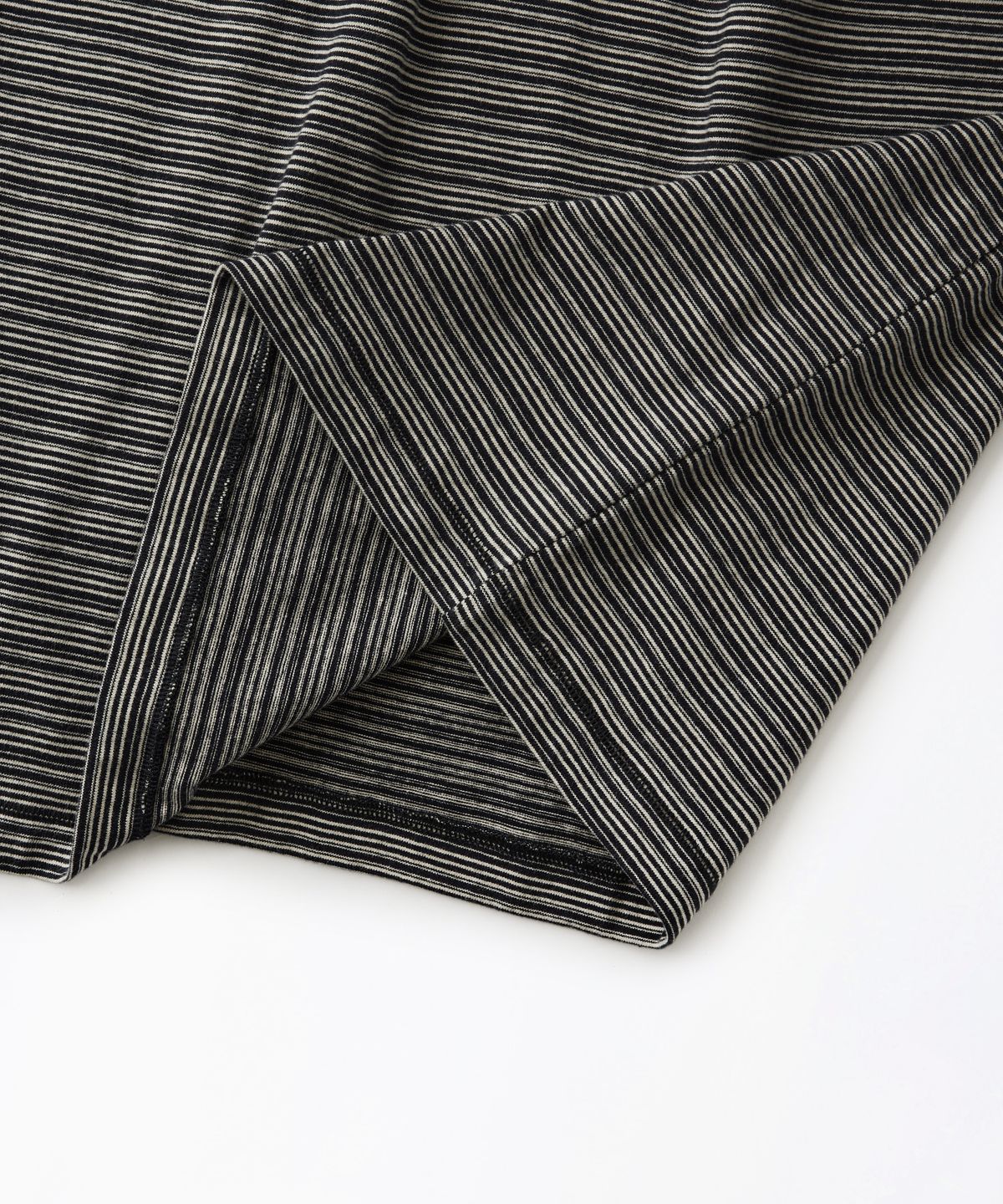 아웃스탠딩(OUTSTANDING) THIN STRIPE LONG SLEEVE TEE_NAVY/IVORY