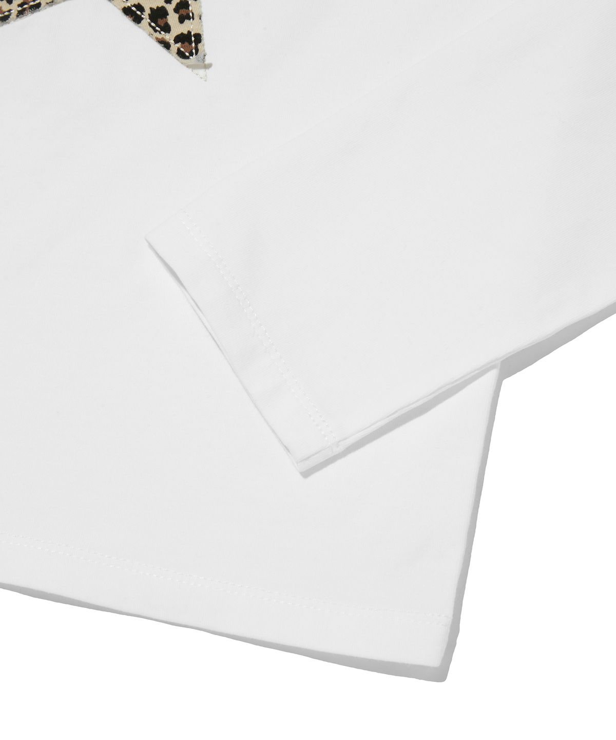 스웨이드(SUADE) LEOPARD STAR LONG SLEEVE [WHITE]