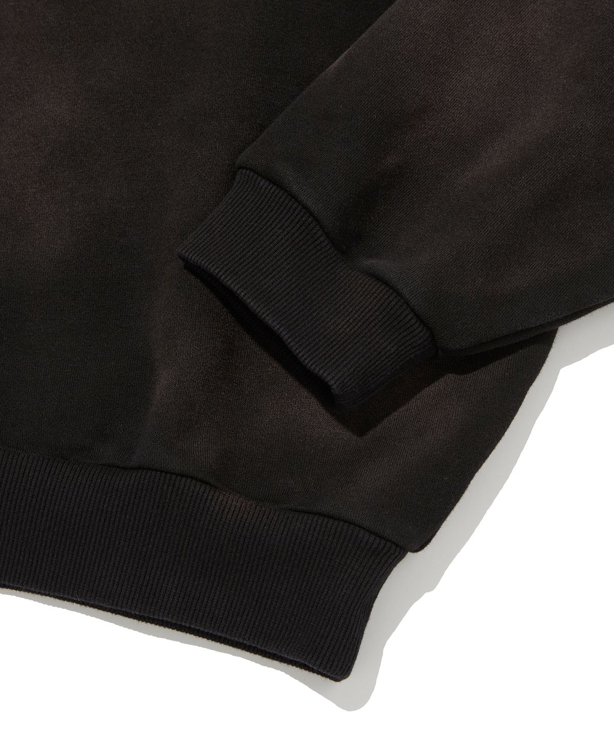 스웨이드(SUADE) CROPPED WASHED CREWNECK [DARK BLACK]