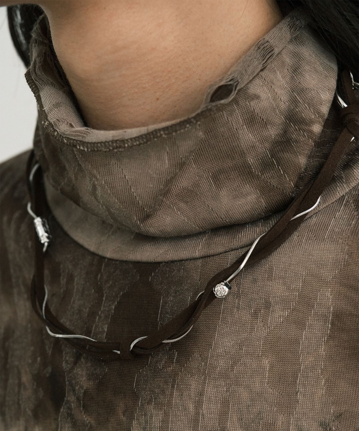 엔도어(ENDOOR) Steel & Thread necklace (Suede brown)