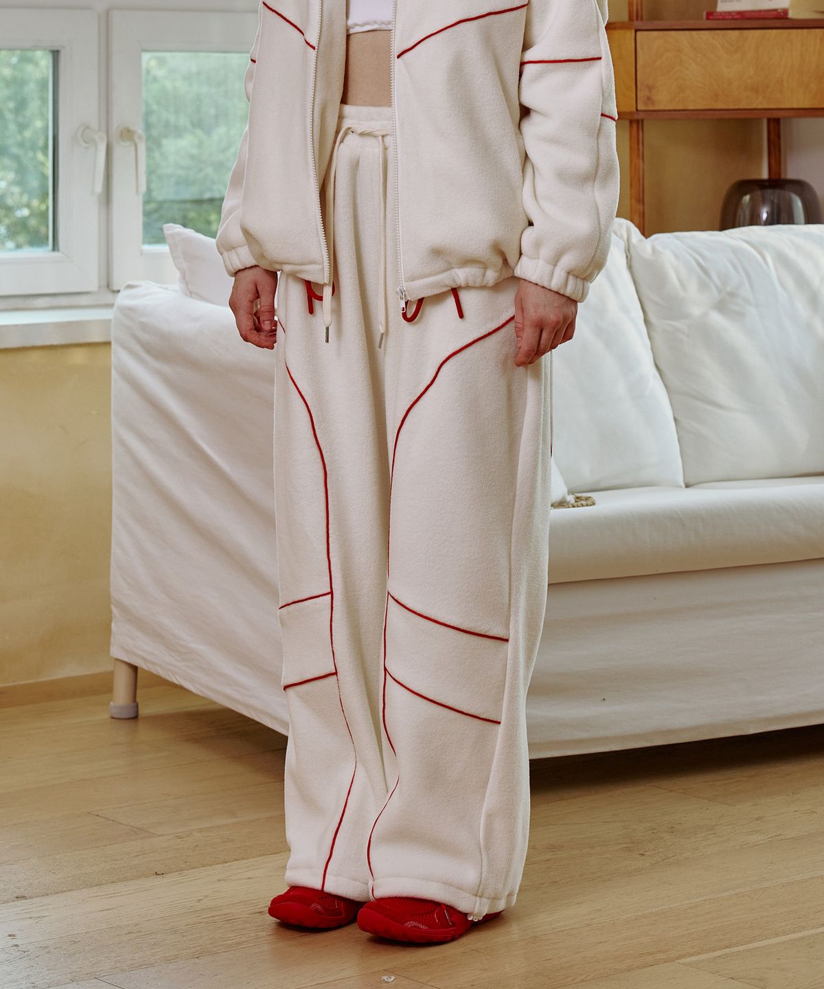 아리킴(ARIKIM) KIKI FLEECE WIDE SWEAT PANTS / WHITE