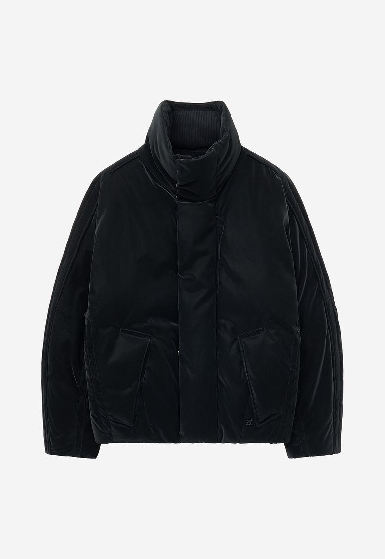 하이그로시 하이넥 다운 점퍼 블랙 ZI6JP701BK