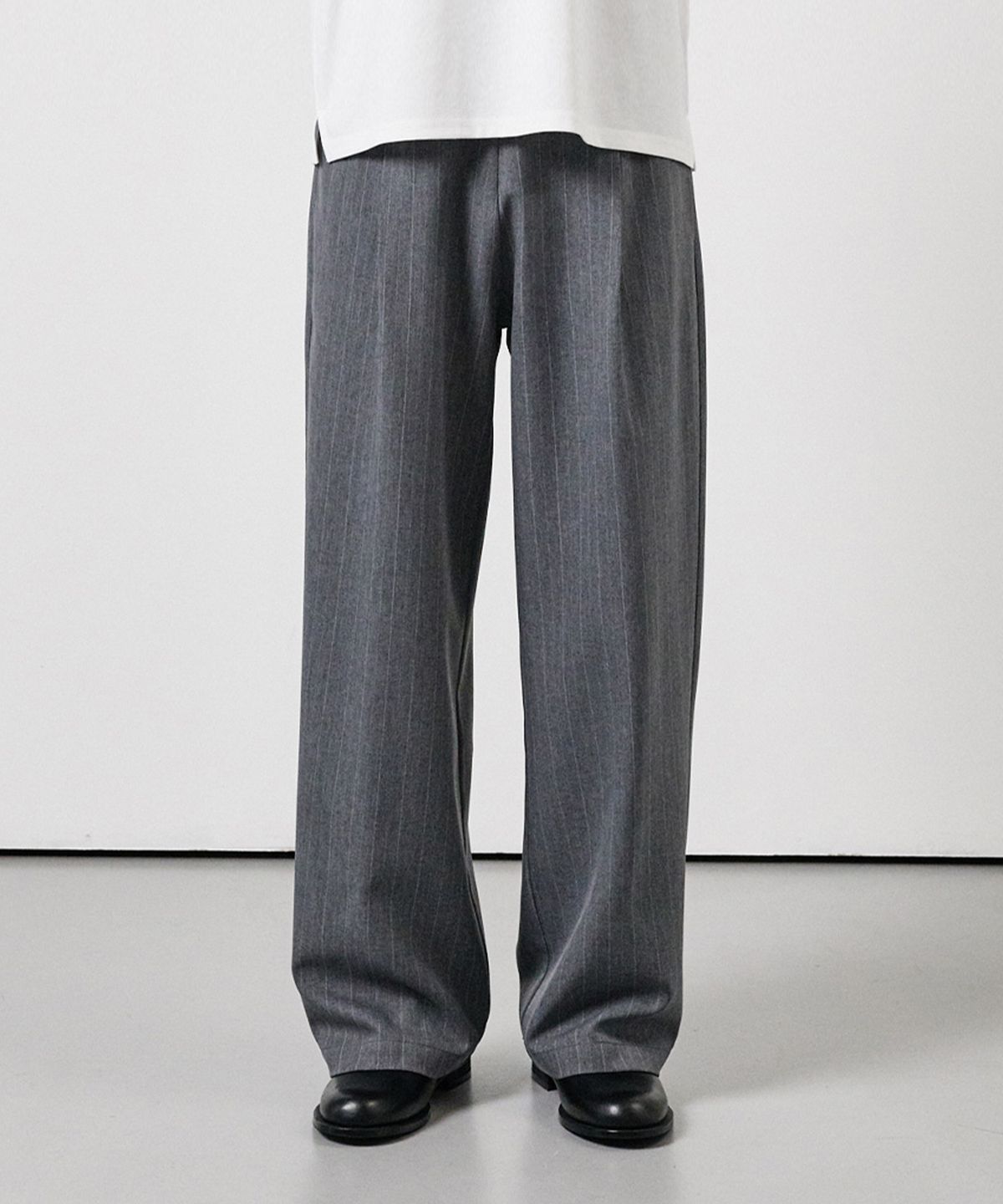 후러브스아트(WHOLOVESART) 스트라이프 와이드 밴딩 슬랙스 그레이