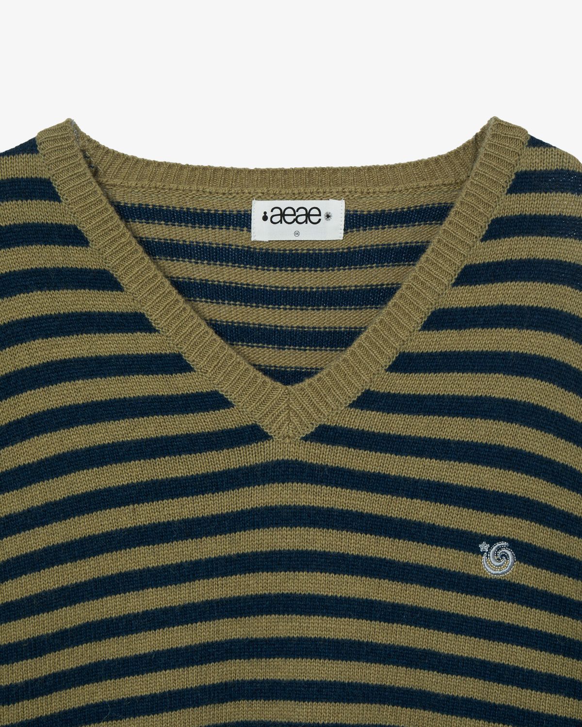 에이이에이이(AEAE) STRIPE V-NECK KNIT PULLOVER [KHAKI]