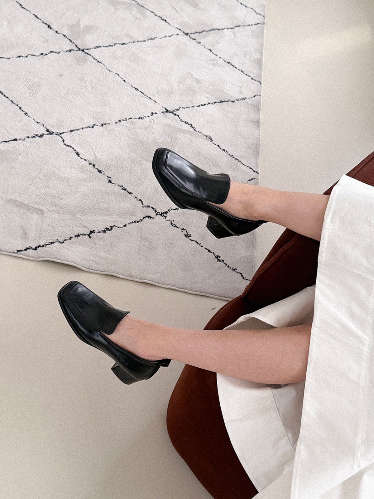 메티에(METIER) me2401-4 square stich mono loafer middle heel pumps 스퀘어 스티치 모노 로퍼 펌프스 2color