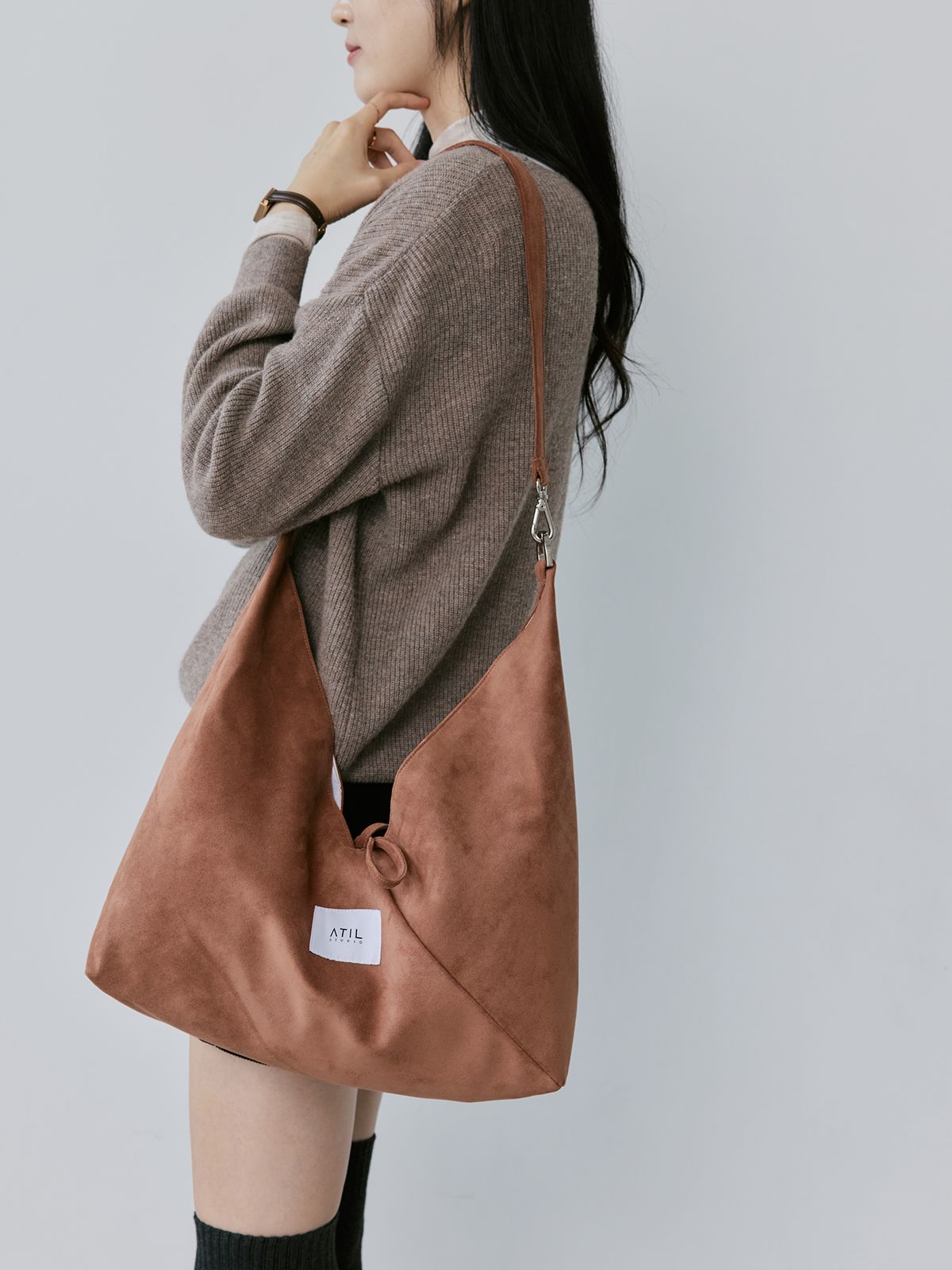 어틸스튜디오(ATIL STUDIO) 데일리 호보 크로스 앤 숄더백 _ [브라운]